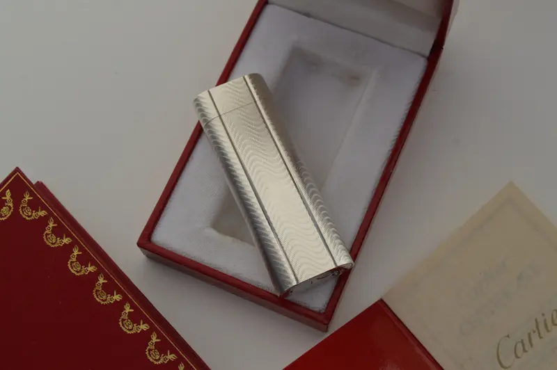 Cartier Le Must: acabados, laca y godronado