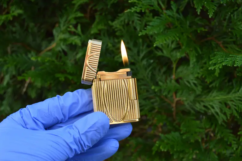 S.T. Dupont - Briquet Soubreny - Medaillon et Lignes - Bañado en oro